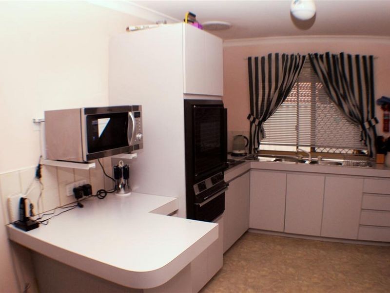 4/6 Neon Close, Parkwood WA 6147