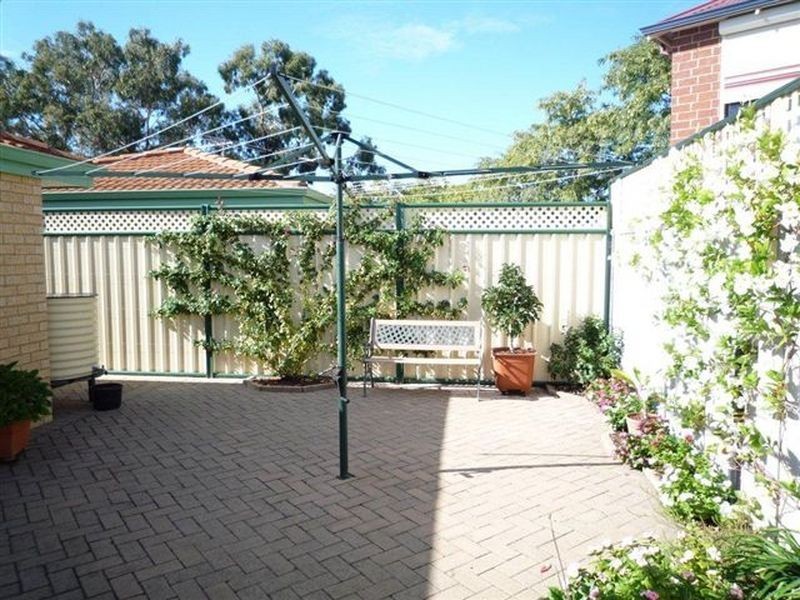 3/8 Grayson Court, Wilson WA 6107