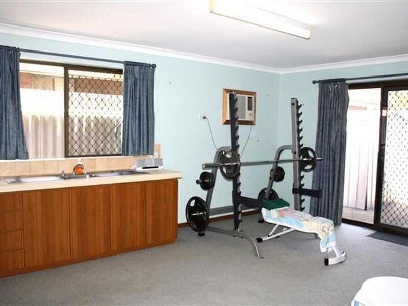 21 Elliot Place, Thornlie WA 6108