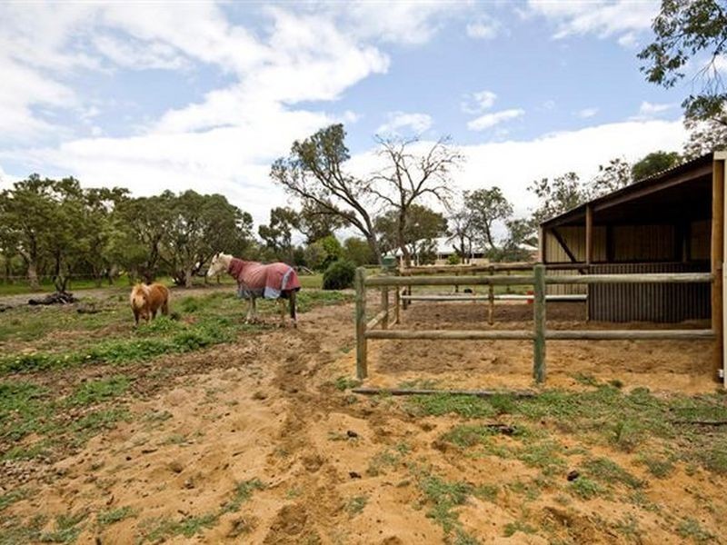 130 Old Dairy Court, Oakford WA 6121