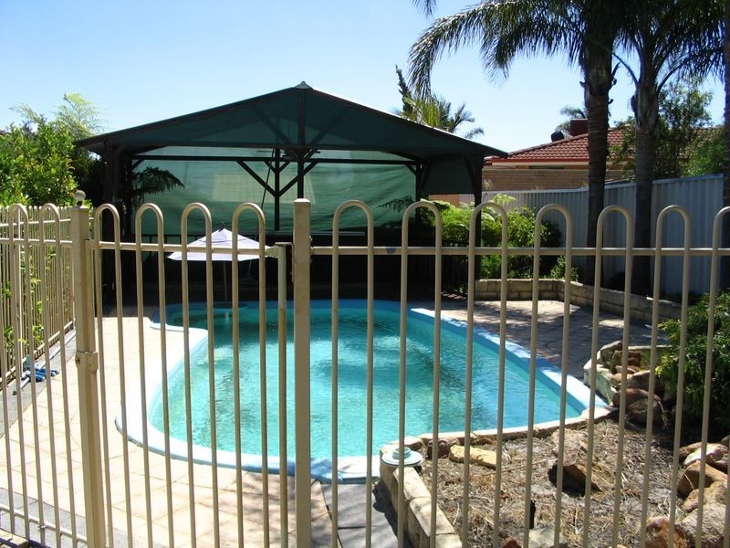 15 Pegley Drive, Parkwood WA 6147