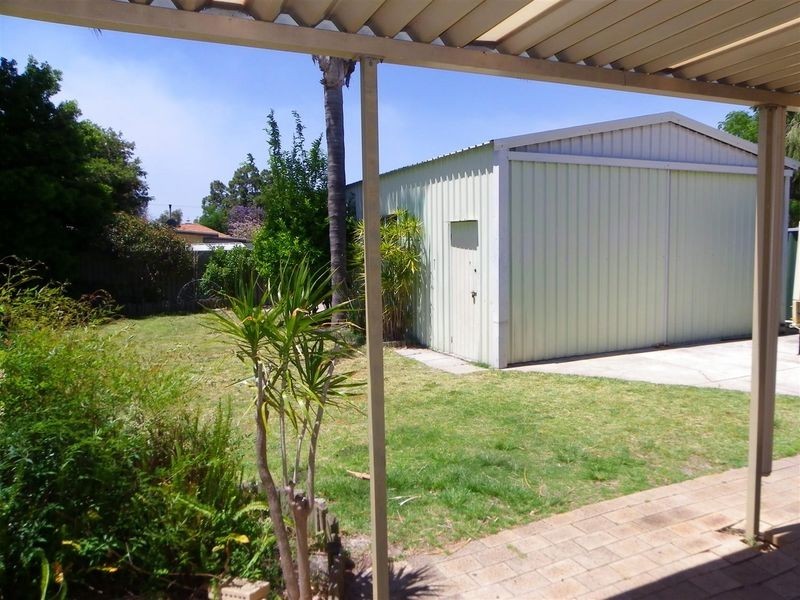 28 Leach Avenue, Riverton WA 6148