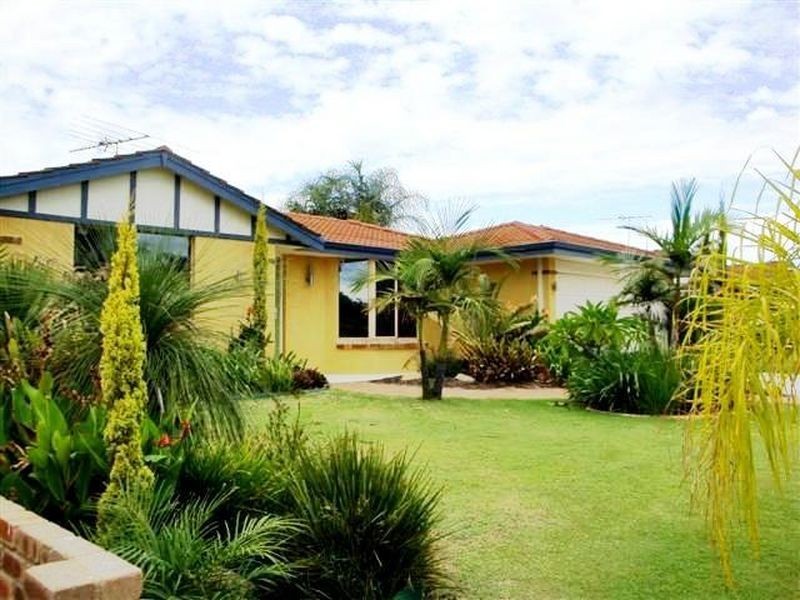 16 Gwalia Place, Bibra Lake WA 6163