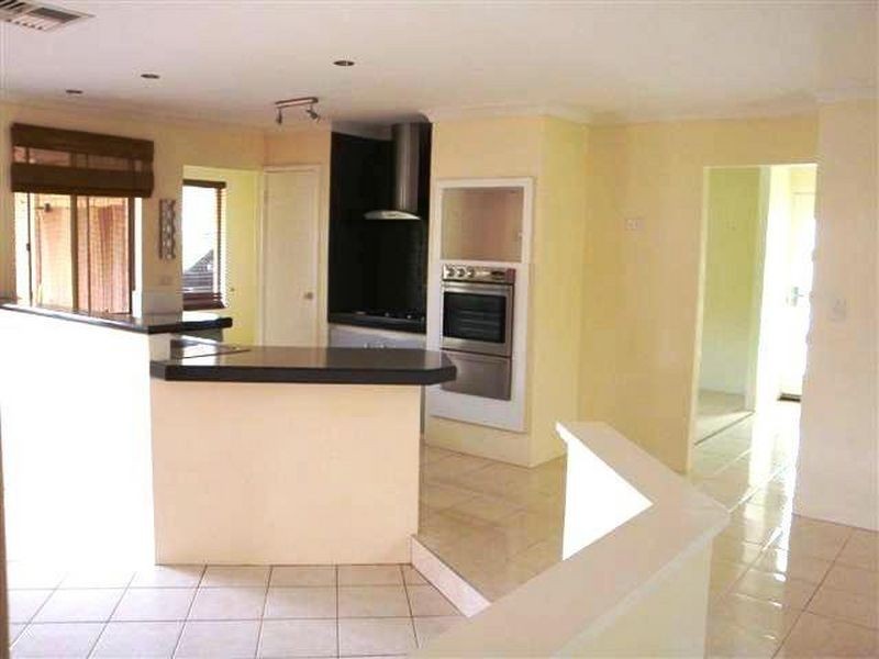 16 Gwalia Place, Bibra Lake WA 6163