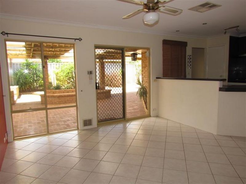 16 Gwalia Place, Bibra Lake WA 6163