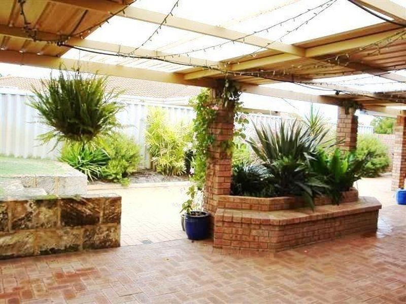 16 Gwalia Place, Bibra Lake WA 6163