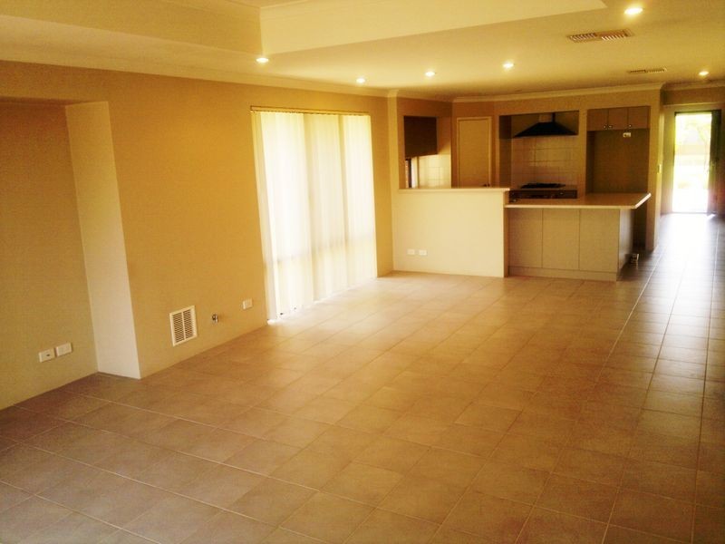 3/27 Wiltshire Ave, Thornlie WA 6108