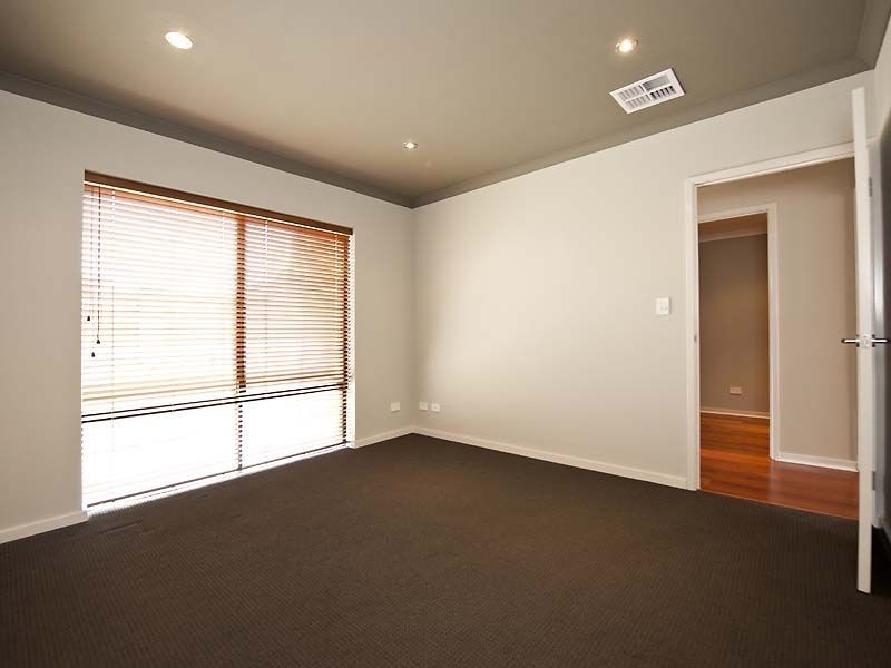 130 Barbican Street East, Shelley WA 6148