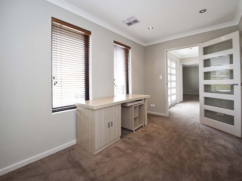 130 Barbican Street East, Shelley WA 6148