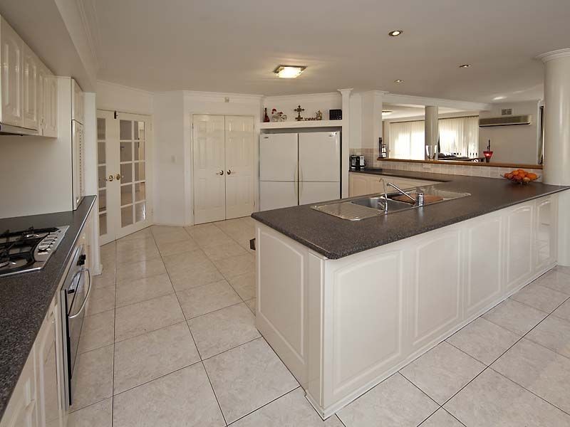 8 Bennett Drive, Canning Vale WA 6155