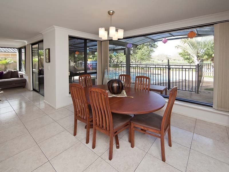 8 Bennett Drive, Canning Vale WA 6155