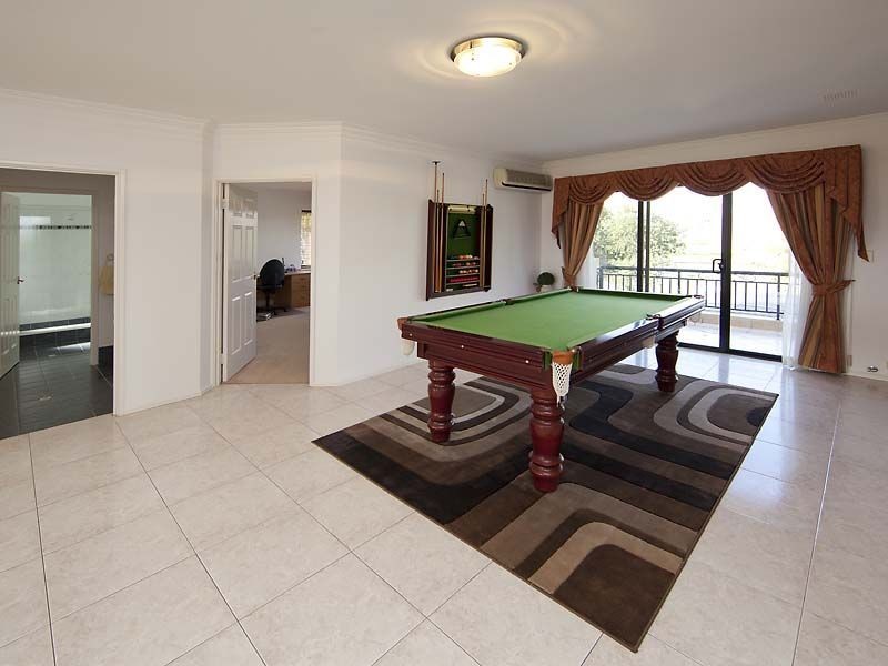 8 Bennett Drive, Canning Vale WA 6155