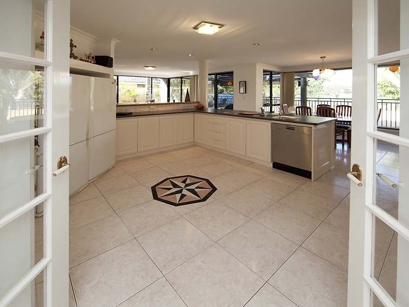 8 Bennett Drive, Canning Vale WA 6155