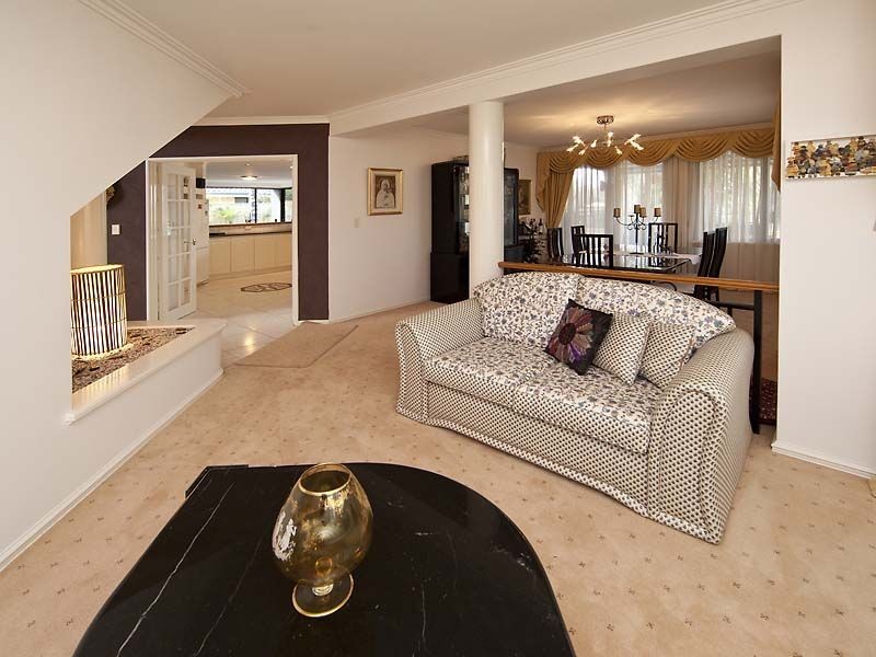 8 Bennett Drive, Canning Vale WA 6155