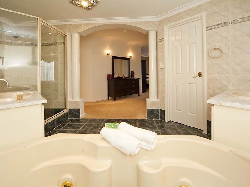 8 Bennett Drive, Canning Vale WA 6155