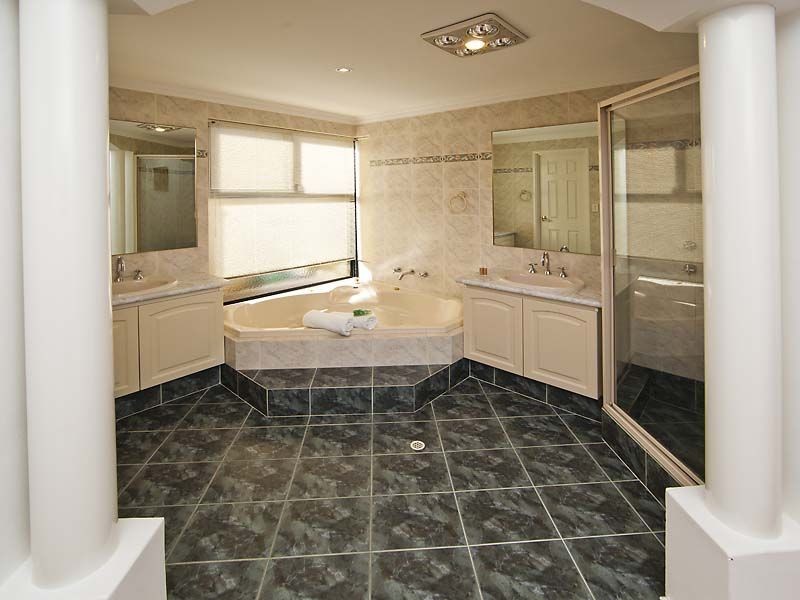 8 Bennett Drive, Canning Vale WA 6155