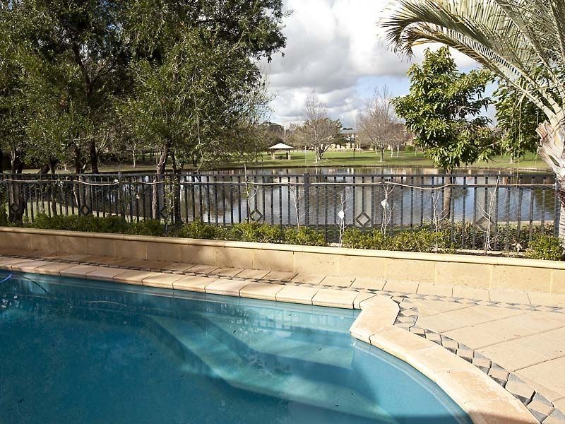 8 Bennett Drive, Canning Vale WA 6155