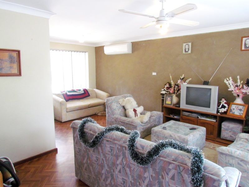 28 Meadowbrook Drive, Parkwood WA 6147