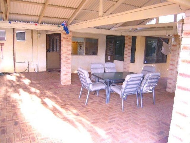 4 Fraser Road, Canning Vale WA 6155