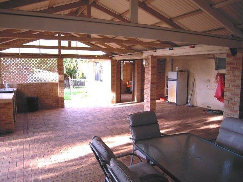 4 Fraser Road, Canning Vale WA 6155