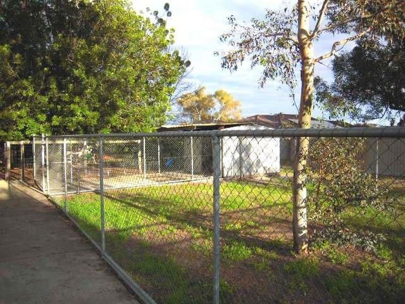 4 Fraser Road, Canning Vale WA 6155