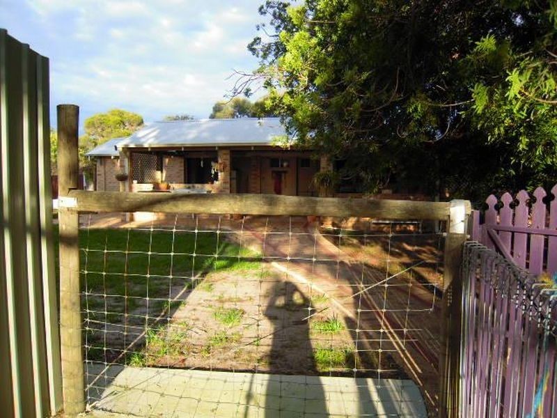 4 Fraser Road, Canning Vale WA 6155