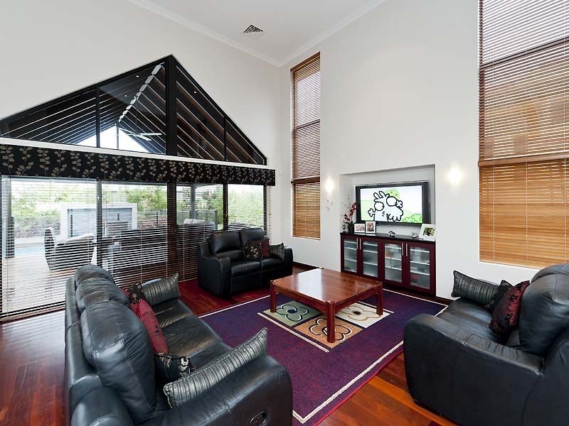 11 Pebble Bush Drive, Canning Vale WA 6155