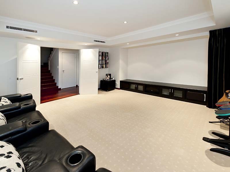 11 Pebble Bush Drive, Canning Vale WA 6155