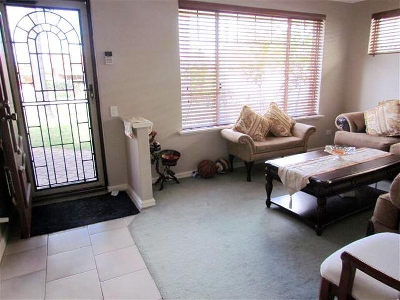 39 Tudor Avenue South, Shelley WA 6148