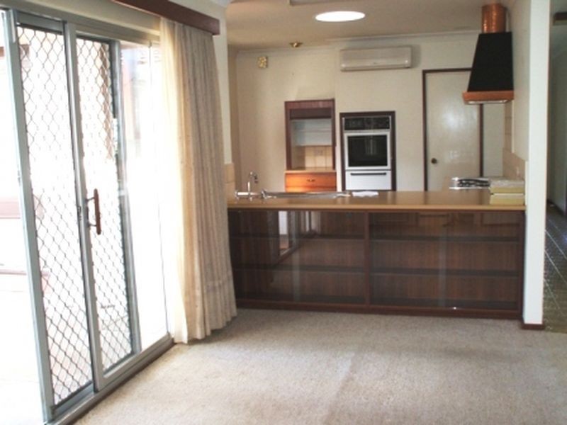 5 Tudor Avenue, Shelley WA 6148