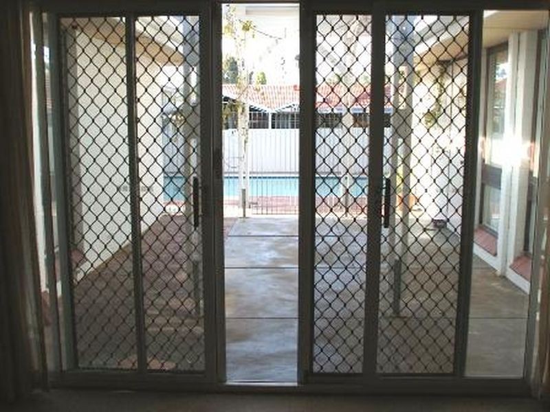 5 Tudor Avenue, Shelley WA 6148