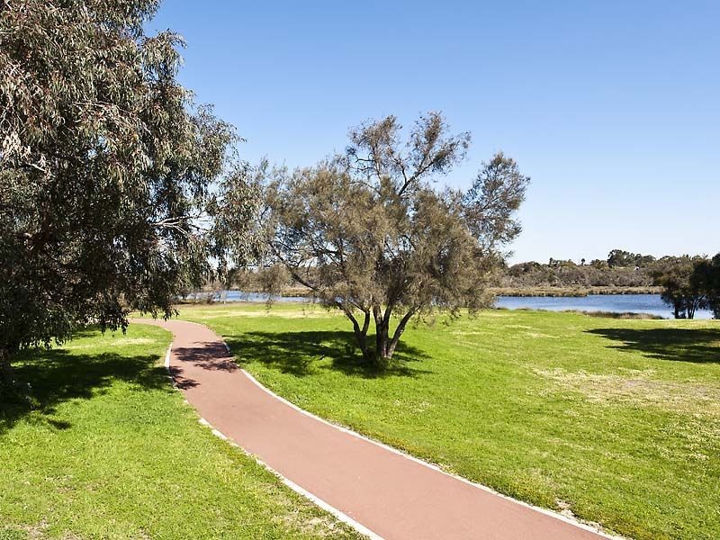 2/9 Surrey Road, Wilson WA 6107