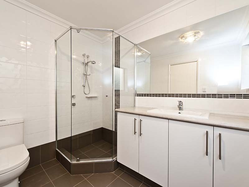 2/9 Surrey Road, Wilson WA 6107