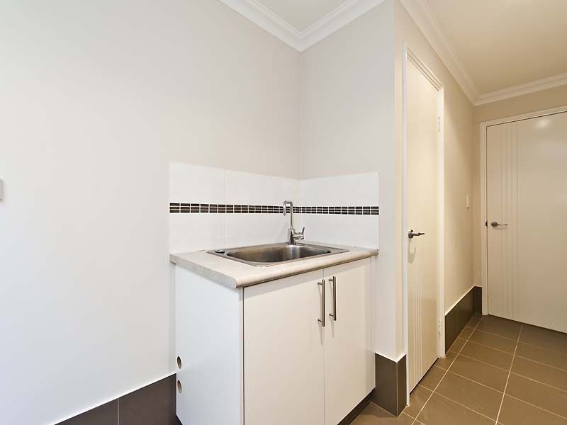 2/9 Surrey Road, Wilson WA 6107