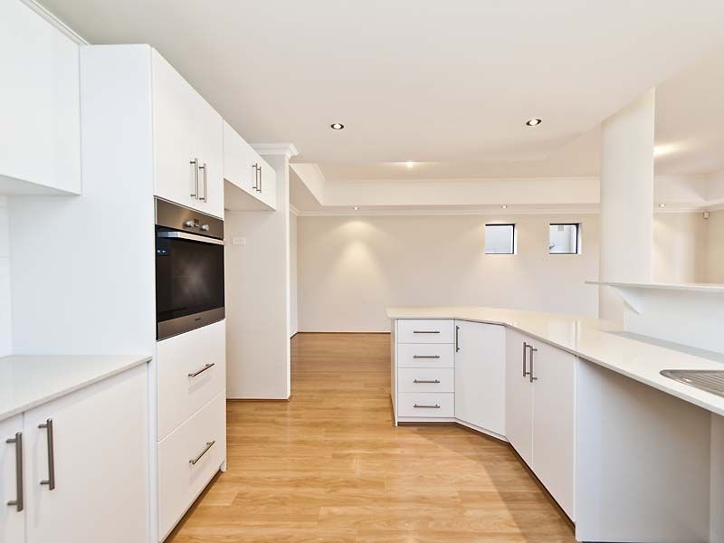 2/9 Surrey Road, Wilson WA 6107