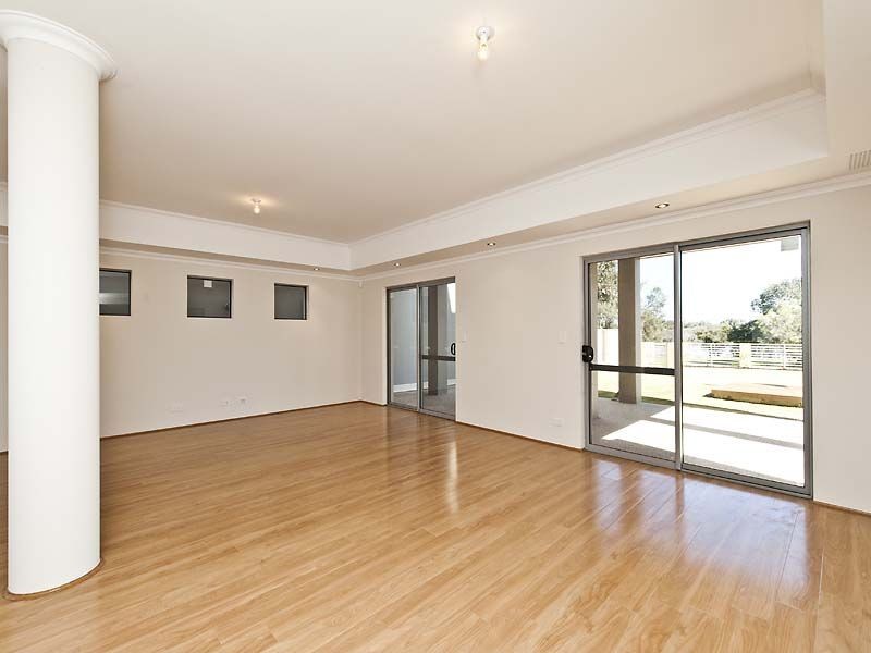 2/9 Surrey Road, Wilson WA 6107