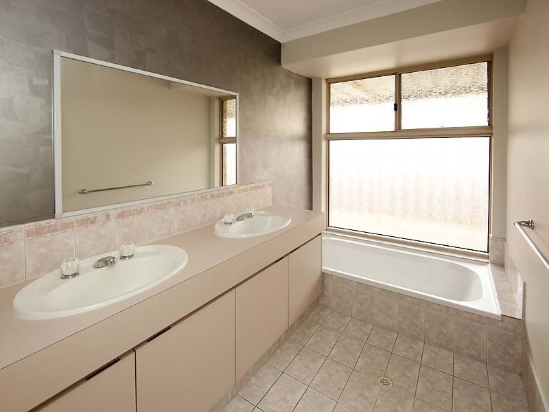 63 Spyglass Circle, Canning Vale WA 6155