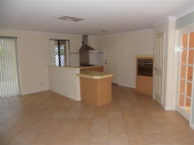 15 Glennon Way, Rossmoyne WA 6148