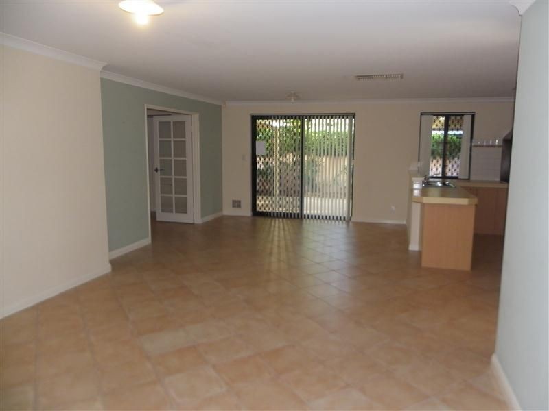 15 Glennon Way, Rossmoyne WA 6148