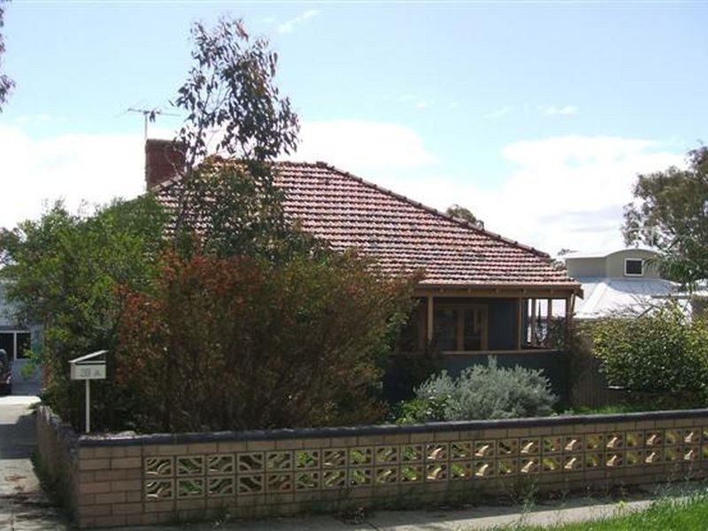 2/28 Bilnco Street, Fremantle WA 6160