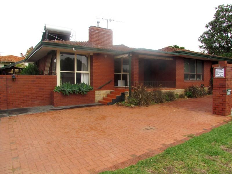 89 Berehaven Avenue, Thornlie WA 6108