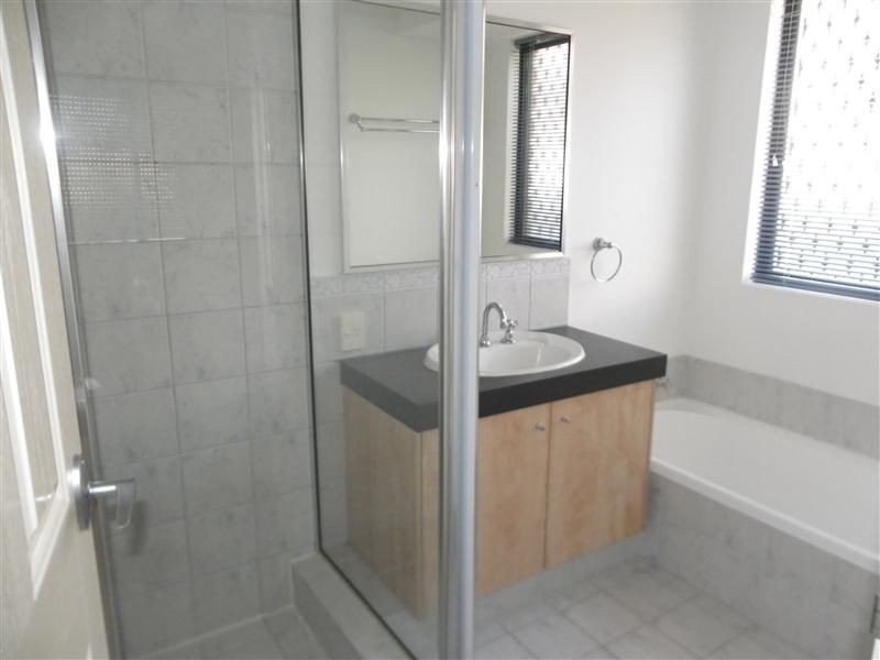 15 Glennon Way, Rossmoyne WA 6148