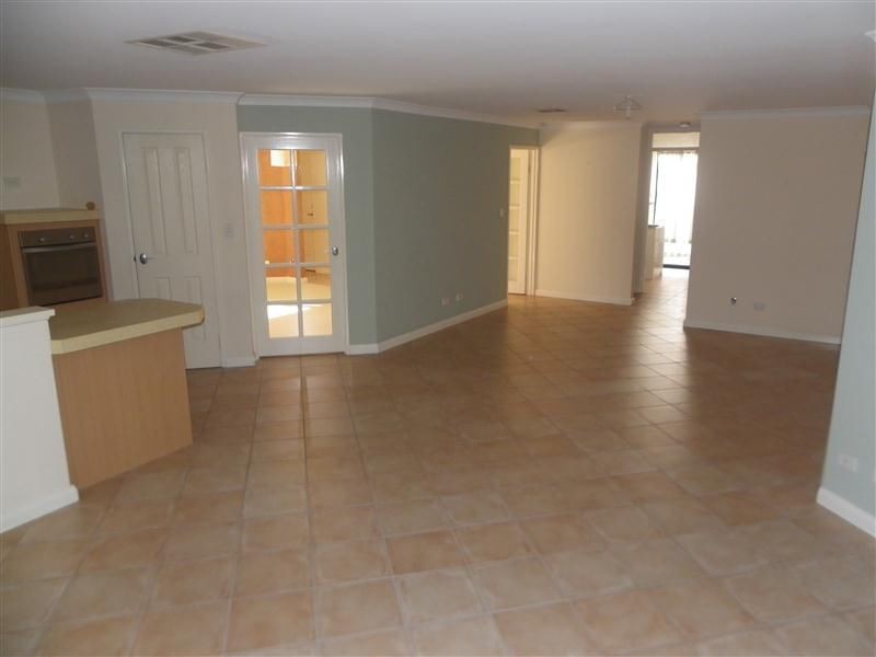 15 Glennon Way, Rossmoyne WA 6148