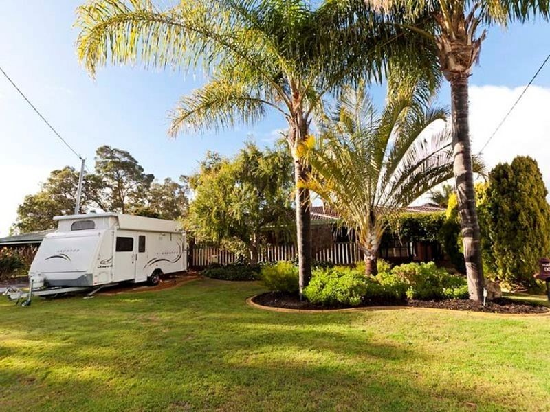 90 Shillington Way, Thornlie WA 6108