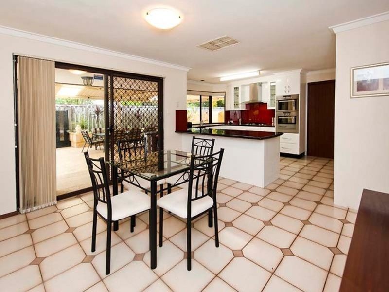 11 Empen Court, Leeming WA 6149