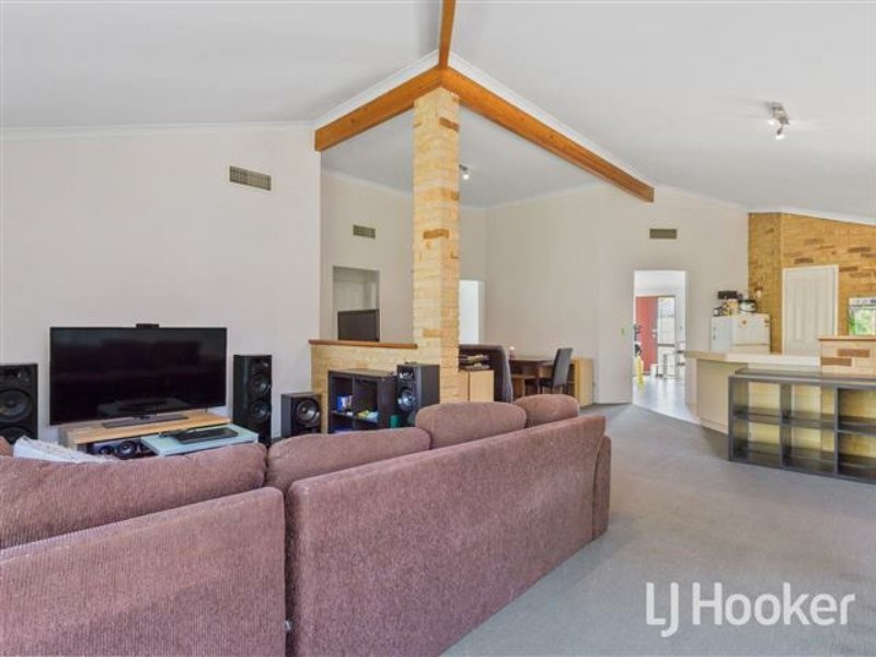 8 Diviney Court, Parkwood WA 6147