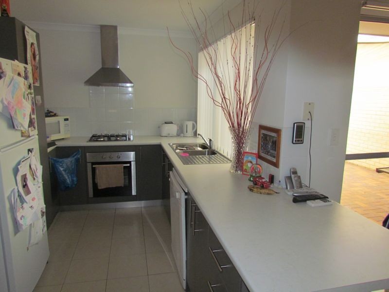 11/42 Merrifield Avenue, Kelmscott WA 6111