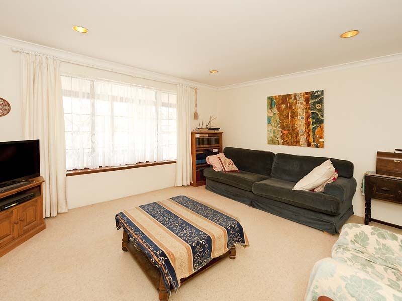 8 Envall Way, Leeming WA 6149