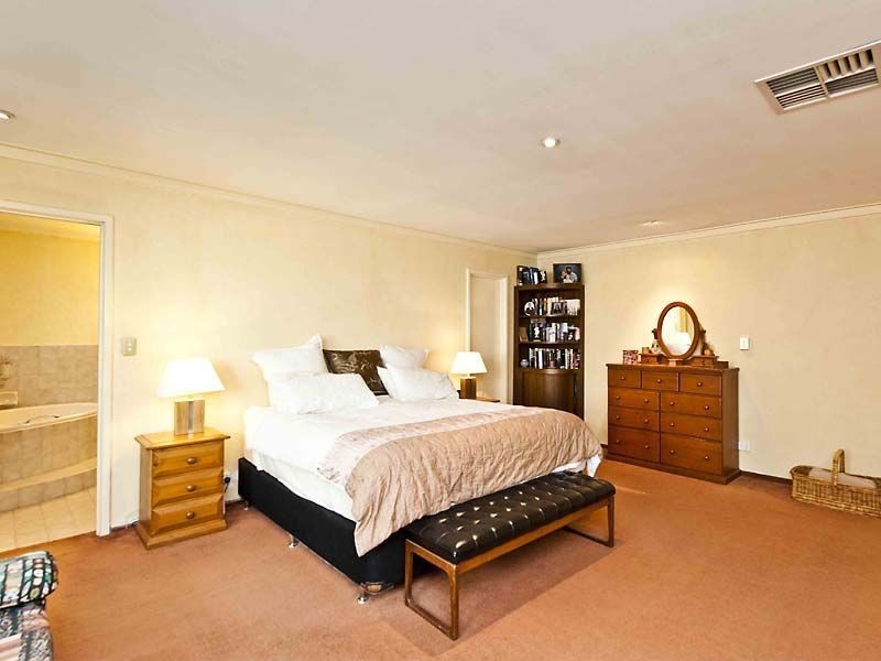 9 Woodlark Place, Willetton WA 6155