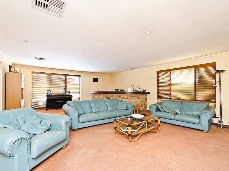 9 Woodlark Place, Willetton WA 6155